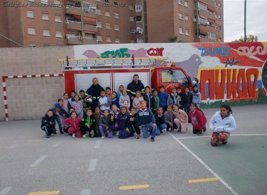 CASALARGA - Visita de los bomberos al colegio